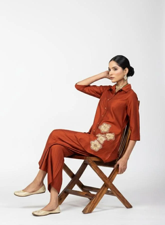 WineRed طقم قميص مطرز وبنطال بأرجل واسعة